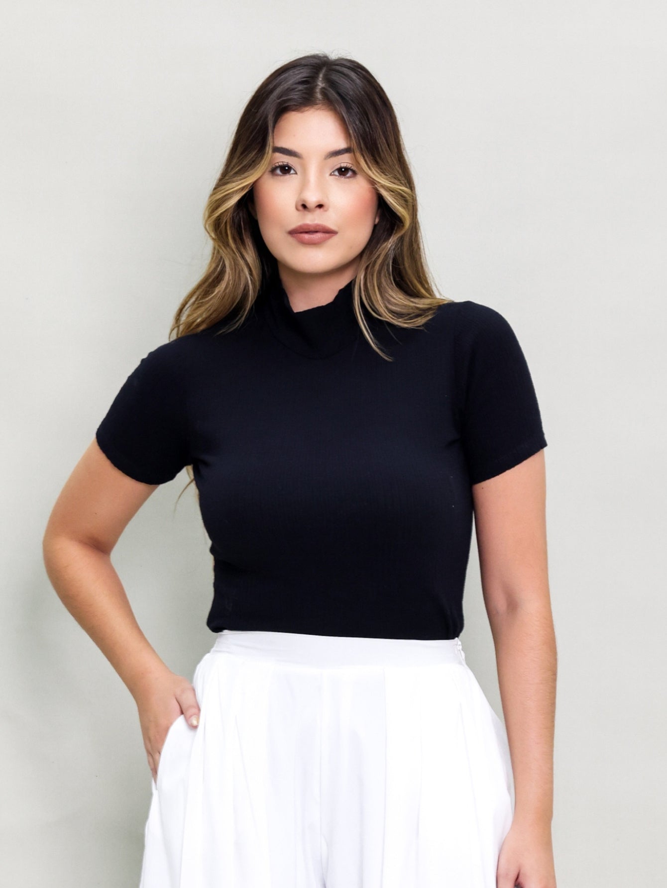 Blusa Manga Curta Canelada Gola alta Cacharrel
