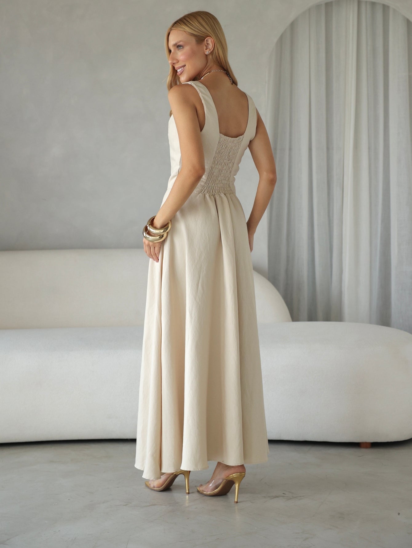 Vestido Longo Alfaiataria Decote Quadrado e Bolsos Yanca