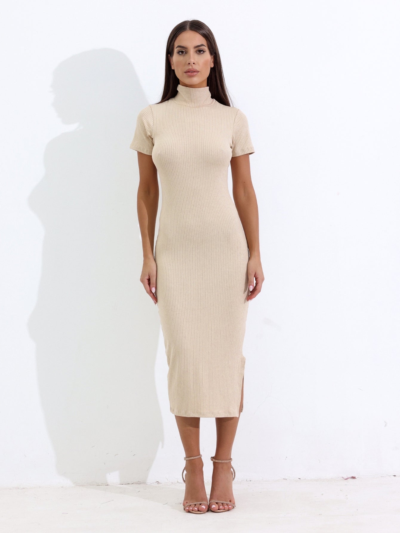 Vestido Midi Gola Alta Canelado com Fenda Lateral Cacharrel Mariah