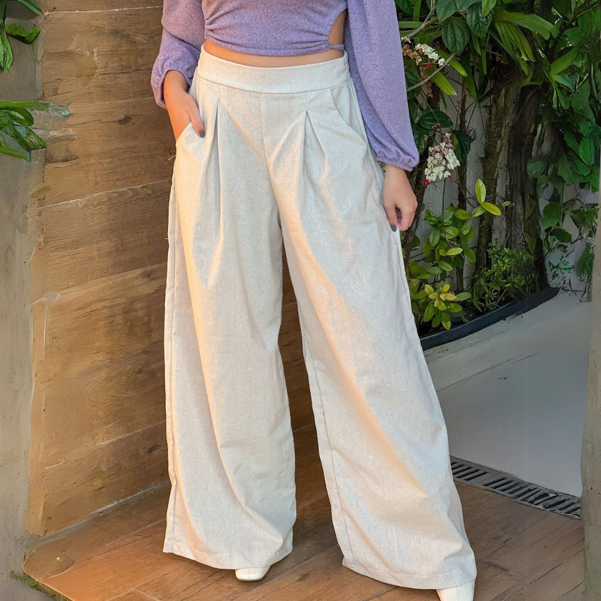 Calça Pantalona de Linho Cintura Alta com Elástico e Bolso Lateral Carmela