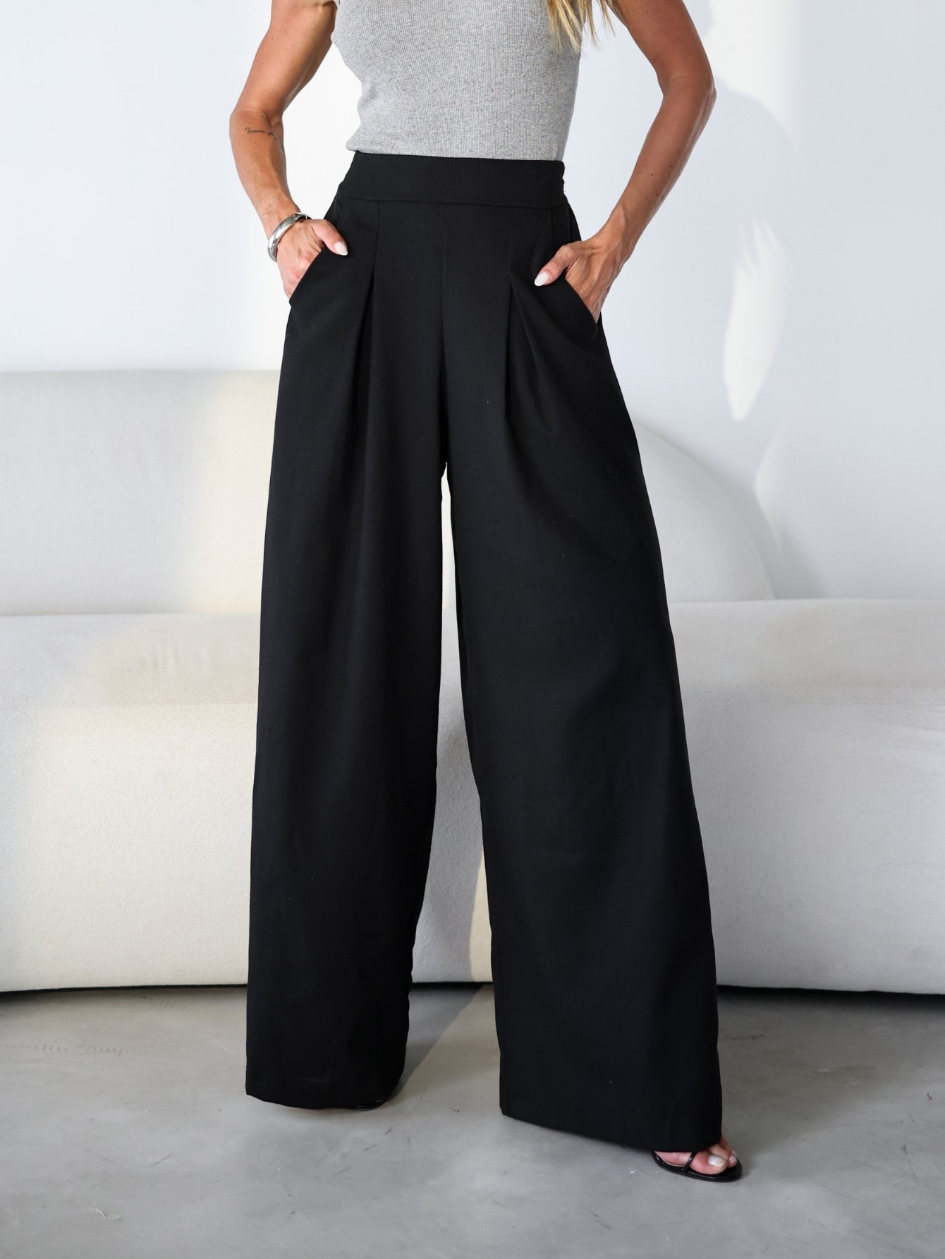 Calça Pantalona de Linho Cintura Alta com Elástico e Bolso Lateral Carmela