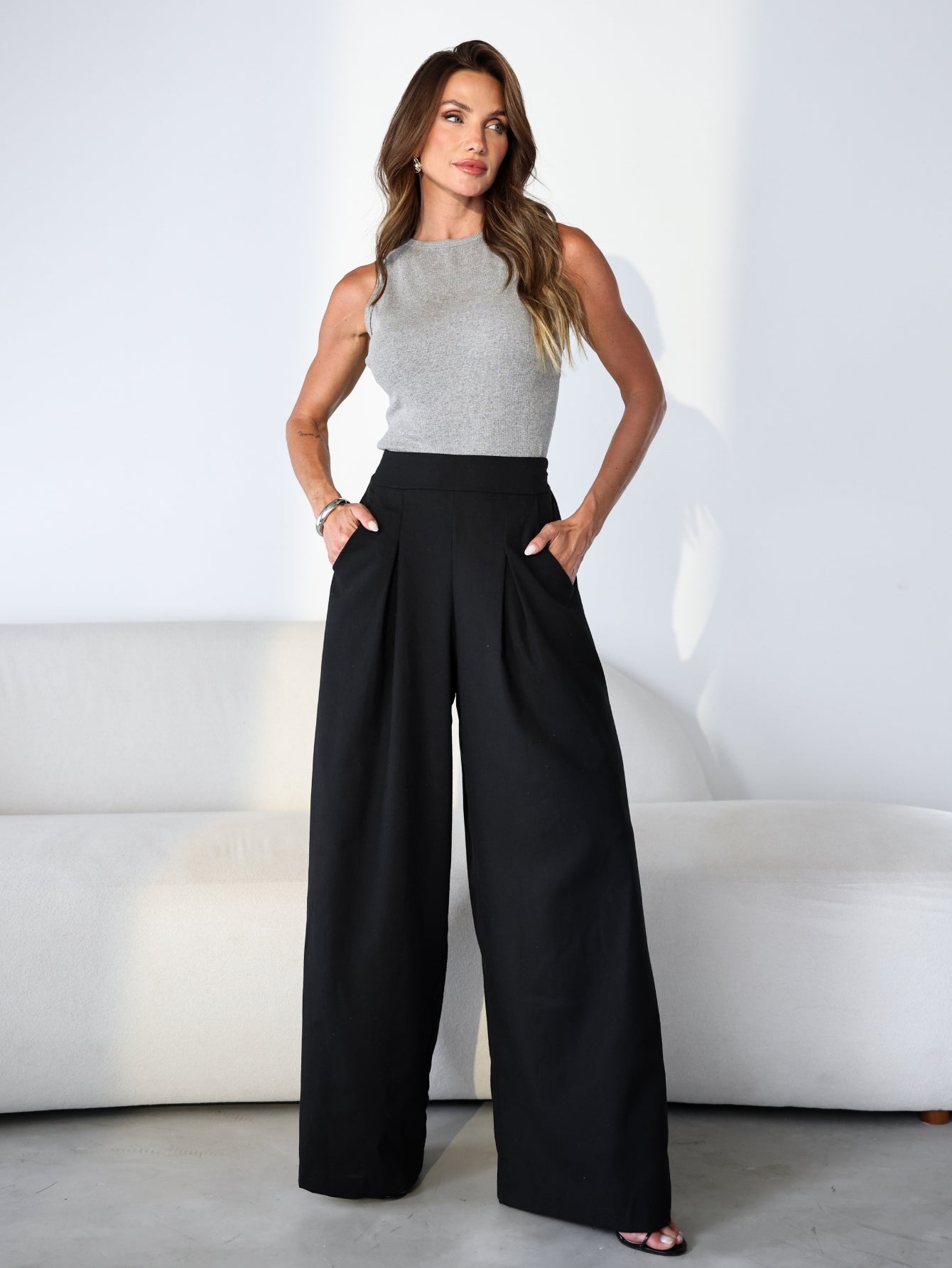 Calça Pantalona de Linho Cintura Alta com Elástico e Bolso Lateral Carmela