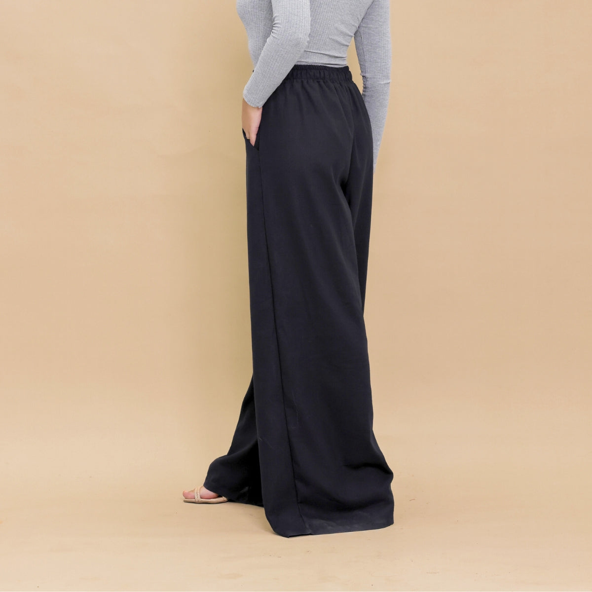 Calça Pantalona de Linho Cintura Alta com Elástico e Bolso Lateral Carmela