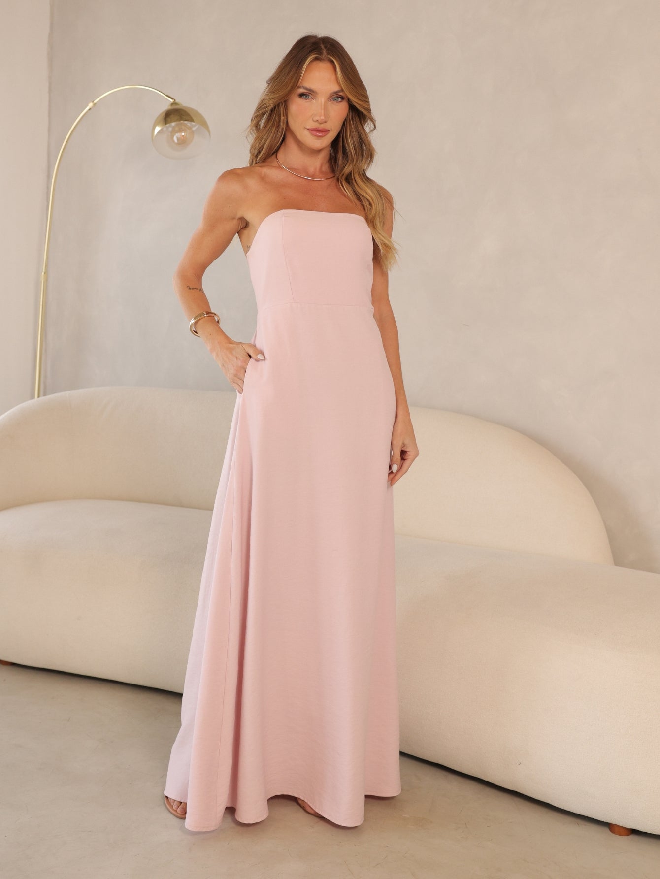 Vestido Longo Mayara em Alfaiataria Sensoriale – Tomara que Caia com Laço nas Costas