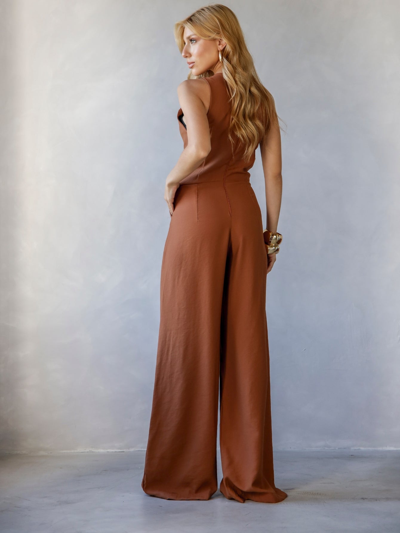 Macacão Feminino Alfaiataria Débora com Bolsos Laterais e Zíper nas Costas