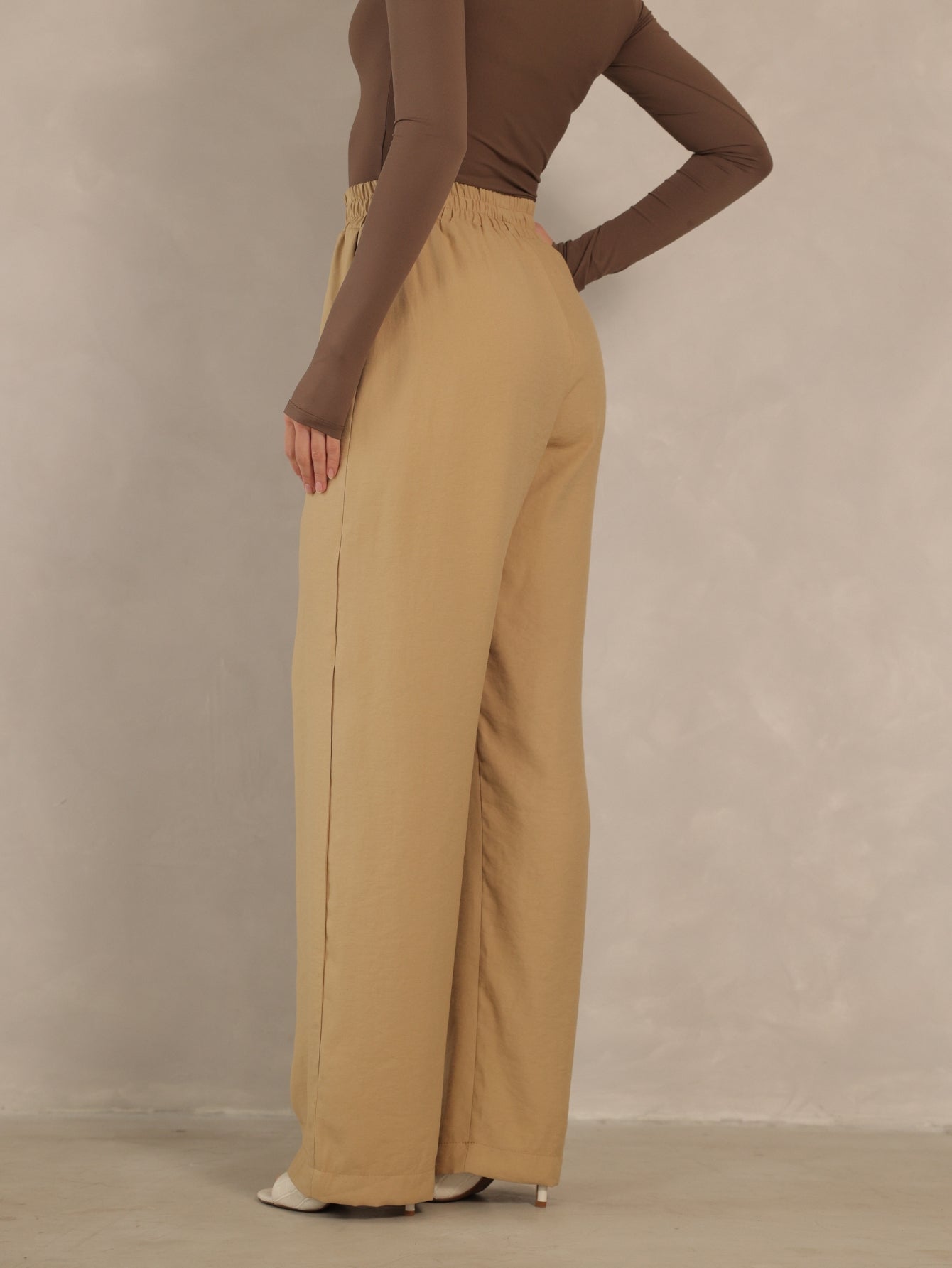 Calça Reta Alfaiataria Dominique com Elástico – Mariana