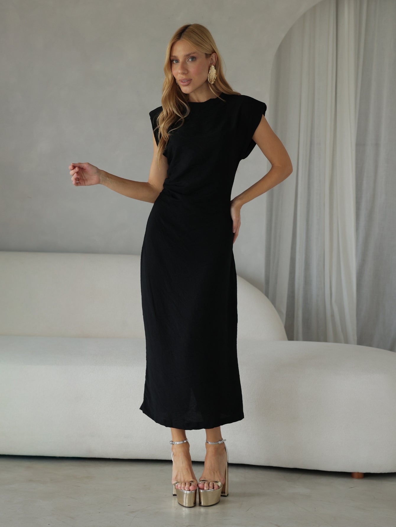 Vestido com Ombreiras e Drapeado na Cintura Ofelia