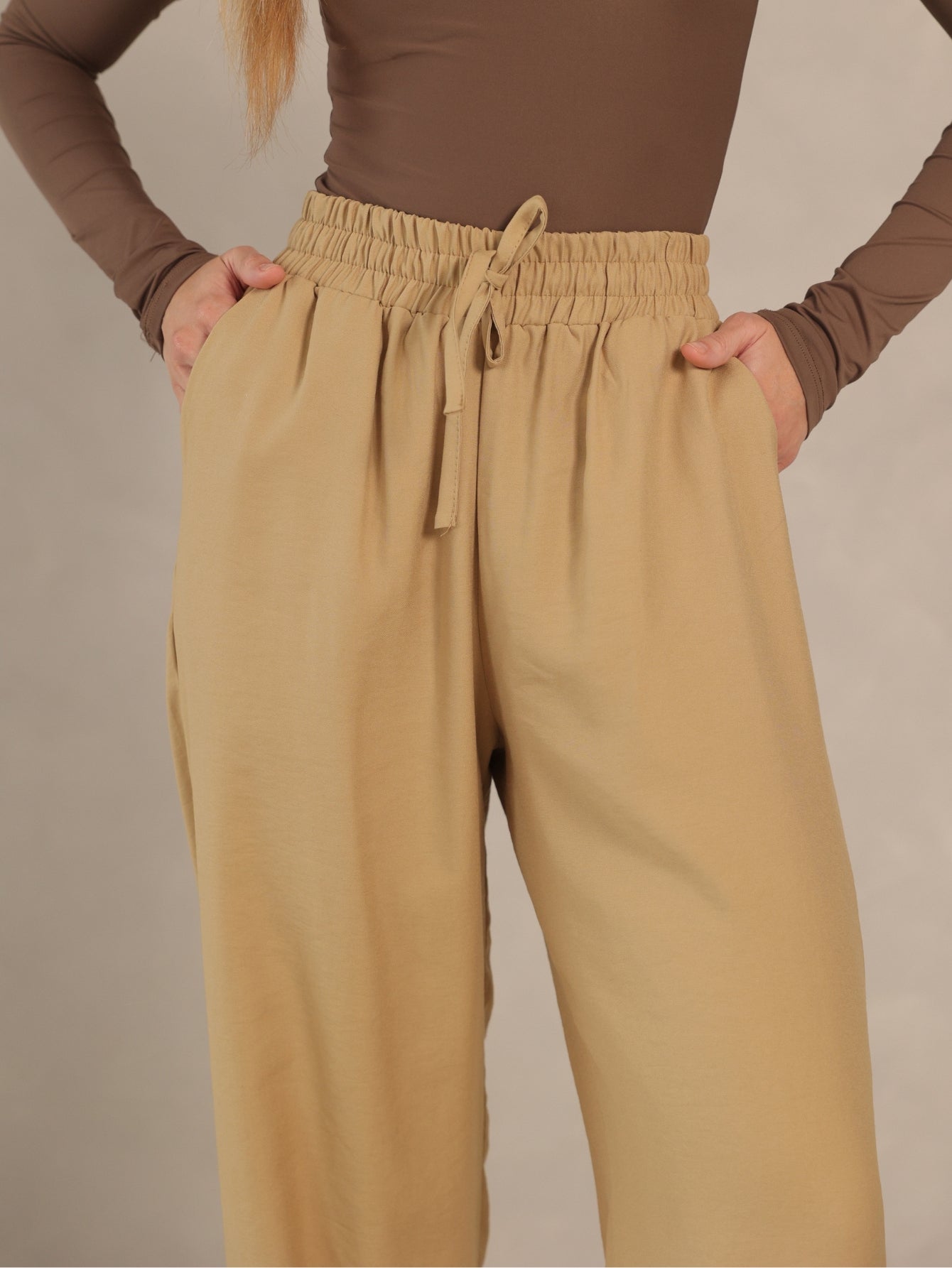 Calça Reta Alfaiataria Dominique com Elástico – Mariana