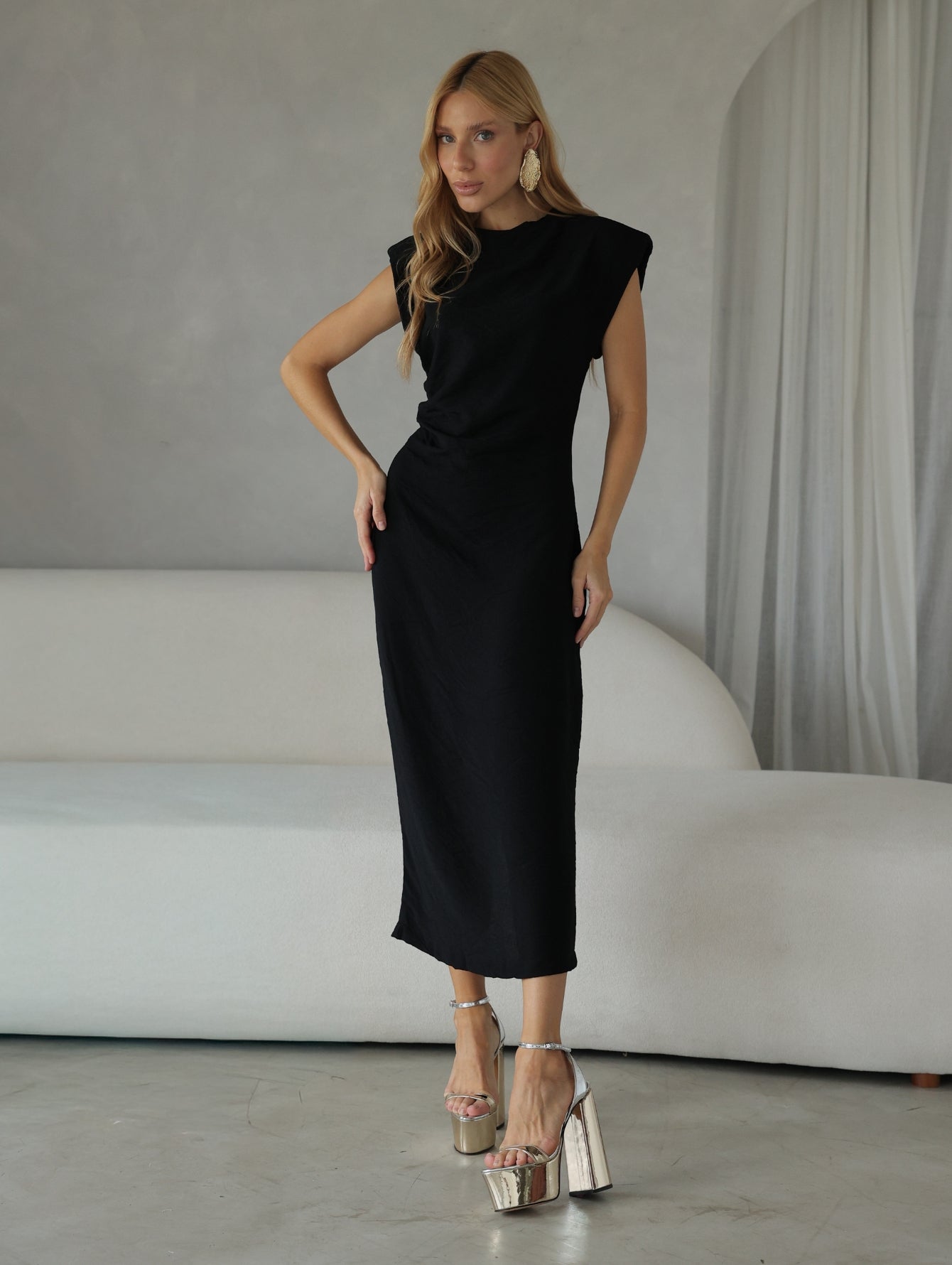 Vestido com Ombreiras e Drapeado na Cintura Ofelia