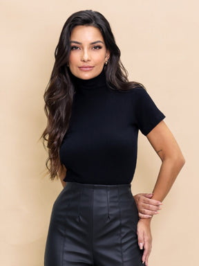 Blusa Manga Curta Canelada Gola alta Cacharrel