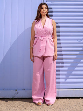 Conjunto em Alfaiataria Colete em V com Faixa e Calça Modelagem Reta Monique