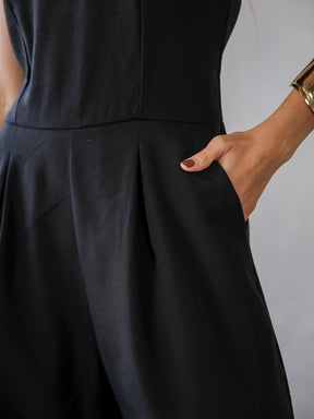 Macacão Feminino Alfaiataria Débora com Bolsos Laterais e Zíper nas Costas