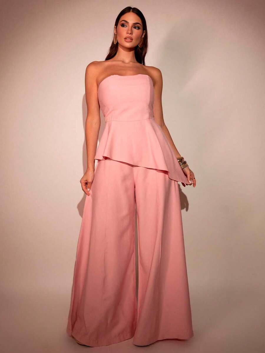 Conjunto Feminino Rosa com Calça Pantalona e Blusa Tomara que Caia Peplum Assimétrico em Tecido Marrant Elegante