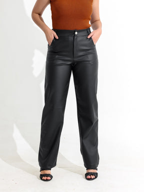 Calça Reta Feminina em Couro Sintético Jaque