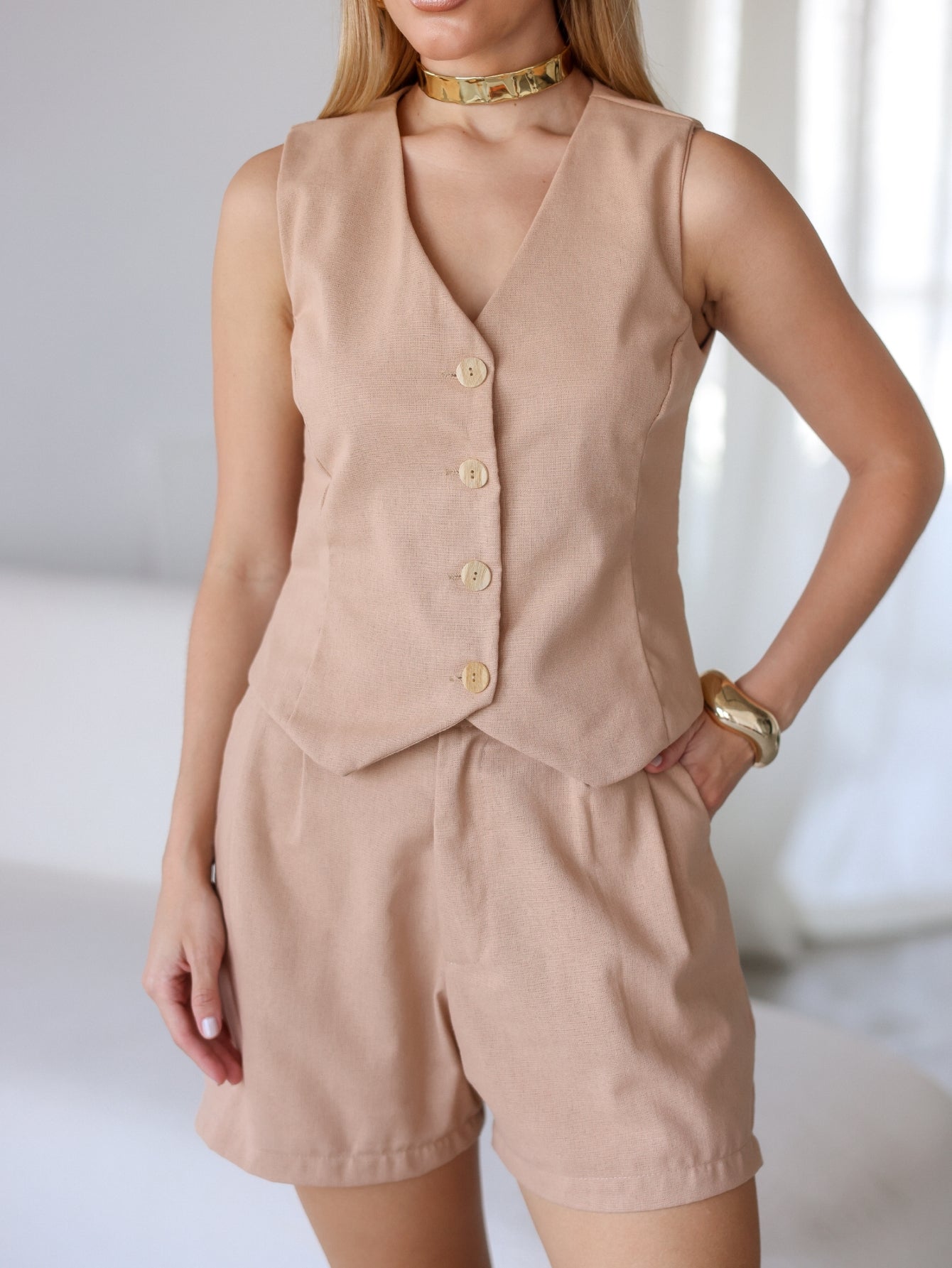 Conjunto de Linho Colete com Botões e Shorts com Bolsos Laterais - Karen