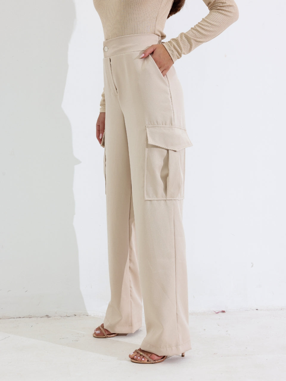 Calça Cargo Alfaiataria Clássica Cintura Média com Bolsos Renata