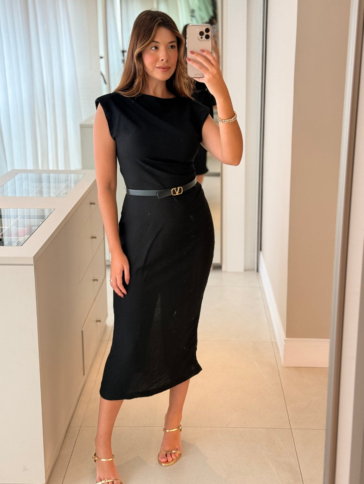 Vestido com Ombreiras e Drapeado na Cintura Ofelia