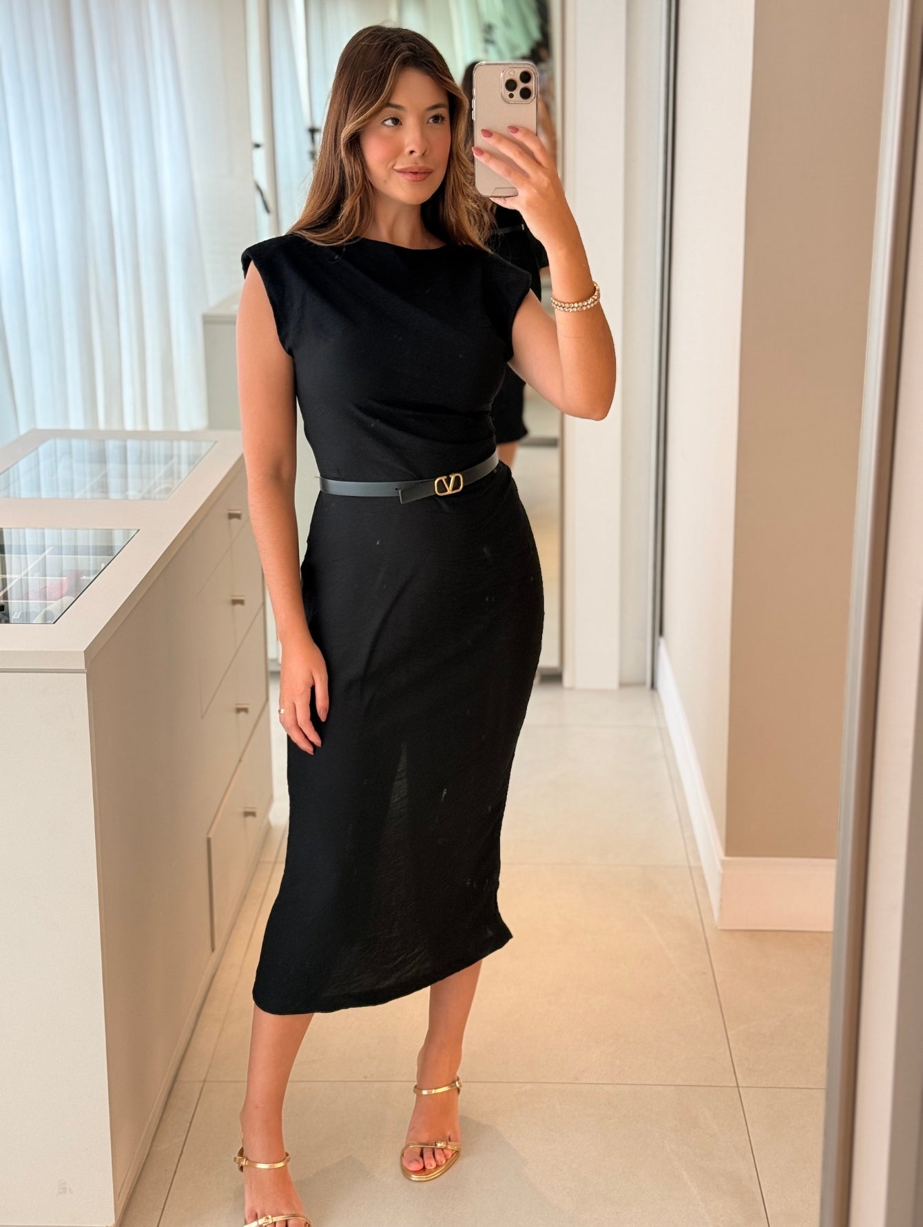 Vestido com Ombreiras e Drapeado na Cintura Ofelia