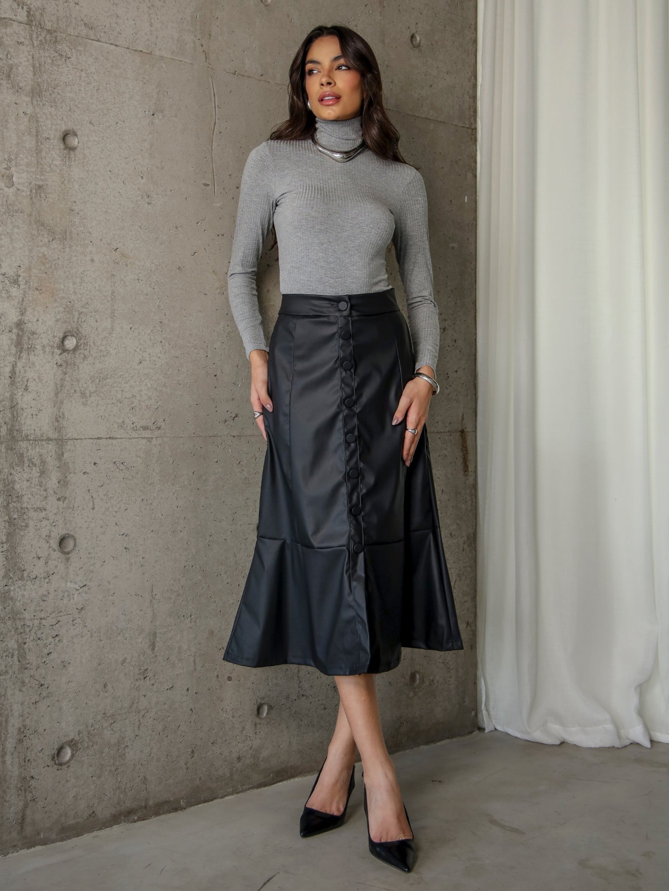 Saia Evasê de Couro Sintético Amara