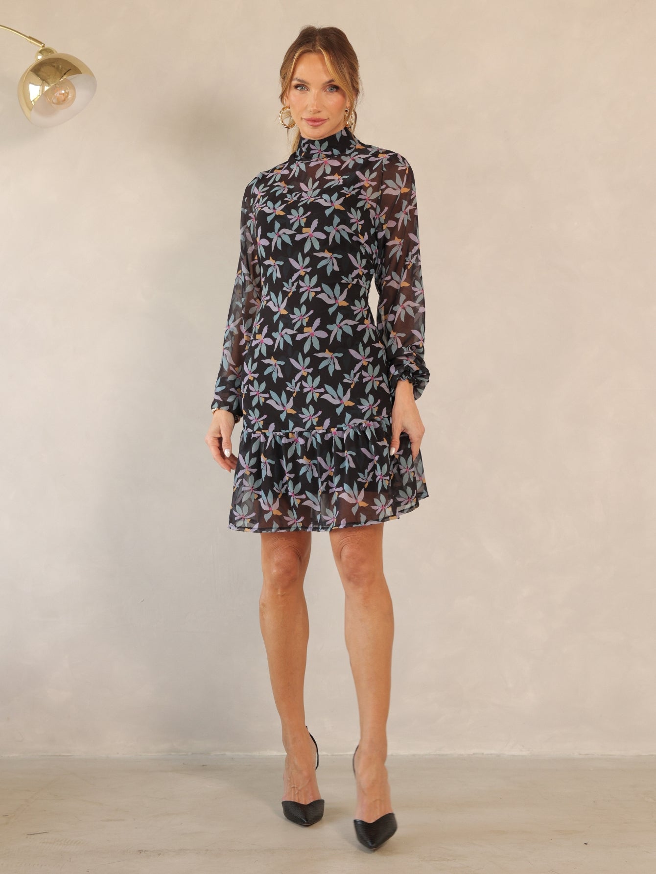 Vestido Curto Crepe Estampado Manga Longa, Gola Alta, Forrado - Daiane