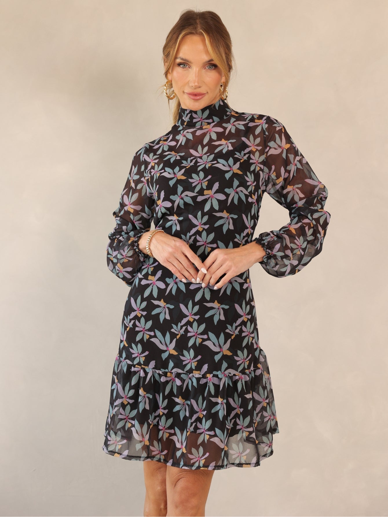 Vestido Curto Crepe Estampado Manga Longa, Gola Alta, Forrado - Daiane