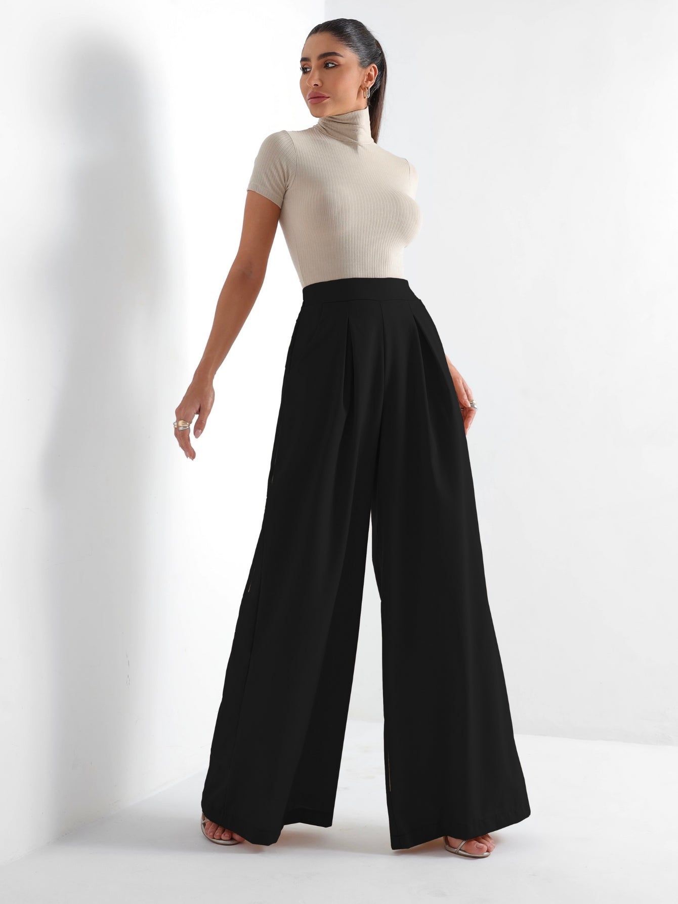 Calça Pantalona de Linho Cintura Alta com Elástico e Bolso Lateral Carmela