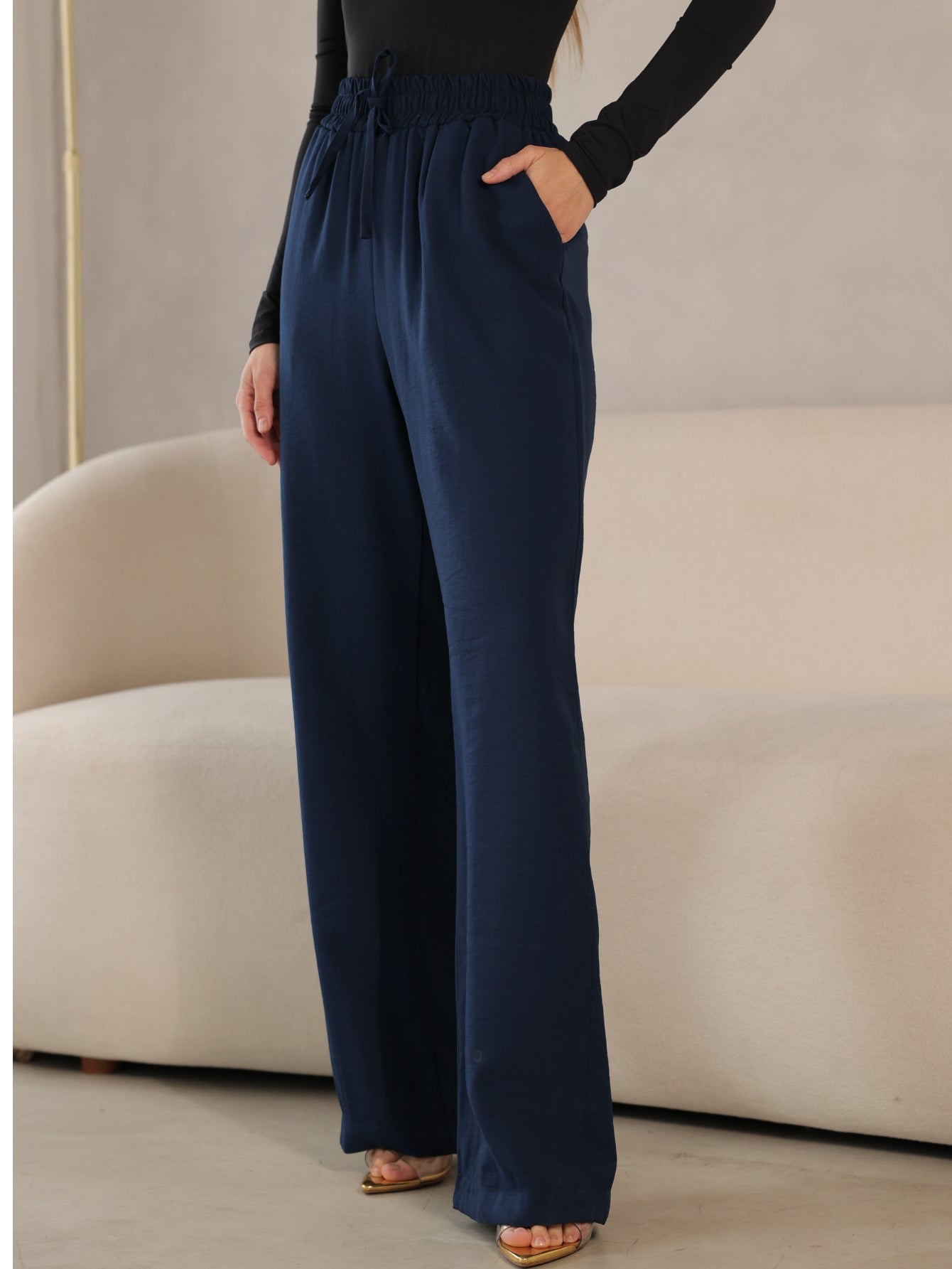 Calça Reta Alfaiataria Dominique com Elástico – Mariana