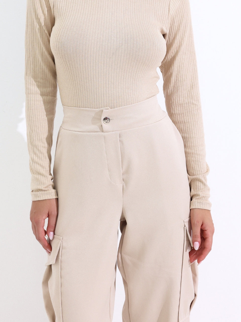 Calça Cargo Alfaiataria Clássica Cintura Média com Bolsos Renata