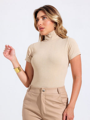 Blusa Manga Curta Canelada Gola alta Cacharrel