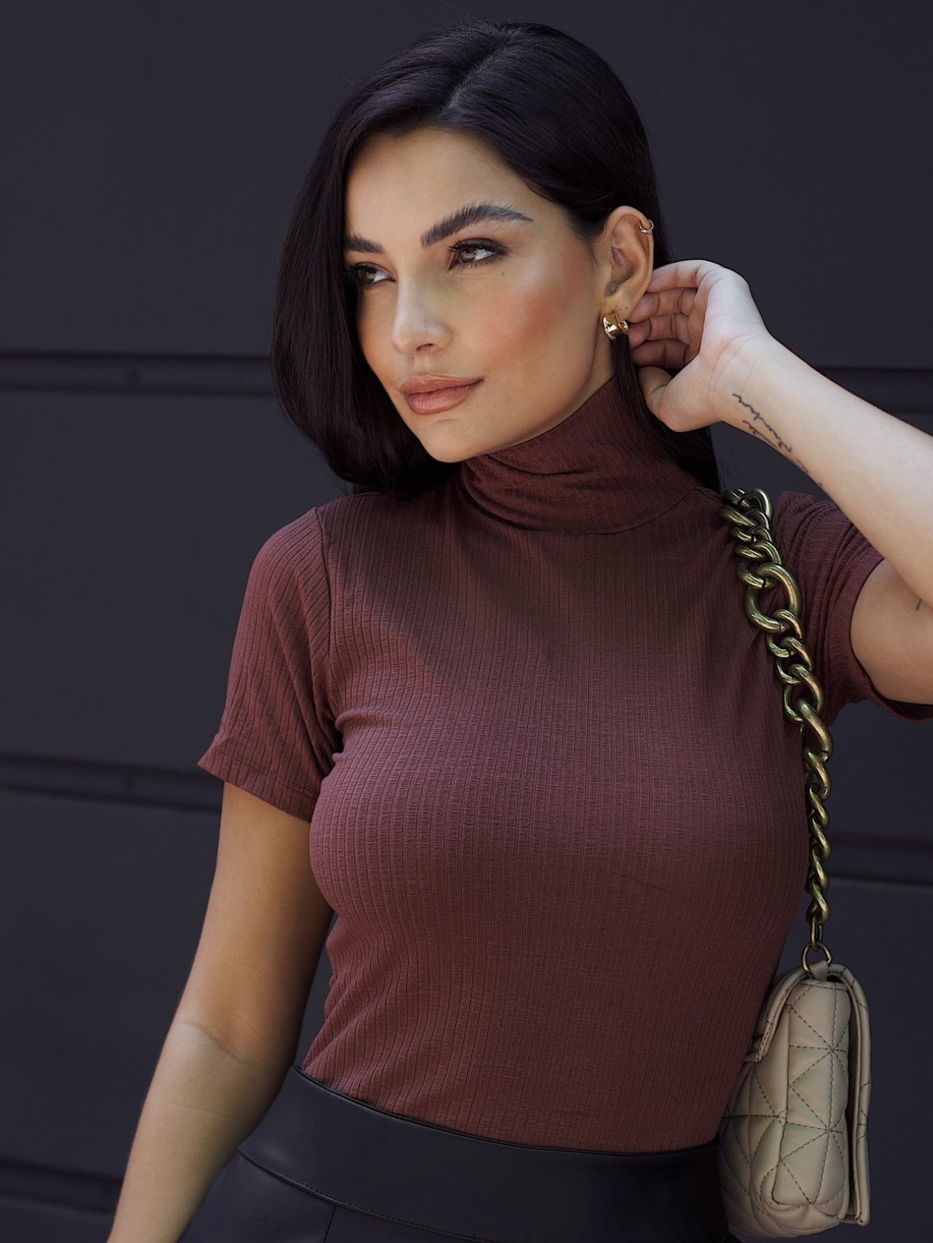 Blusa Manga Curta Canelada Gola alta Cacharrel