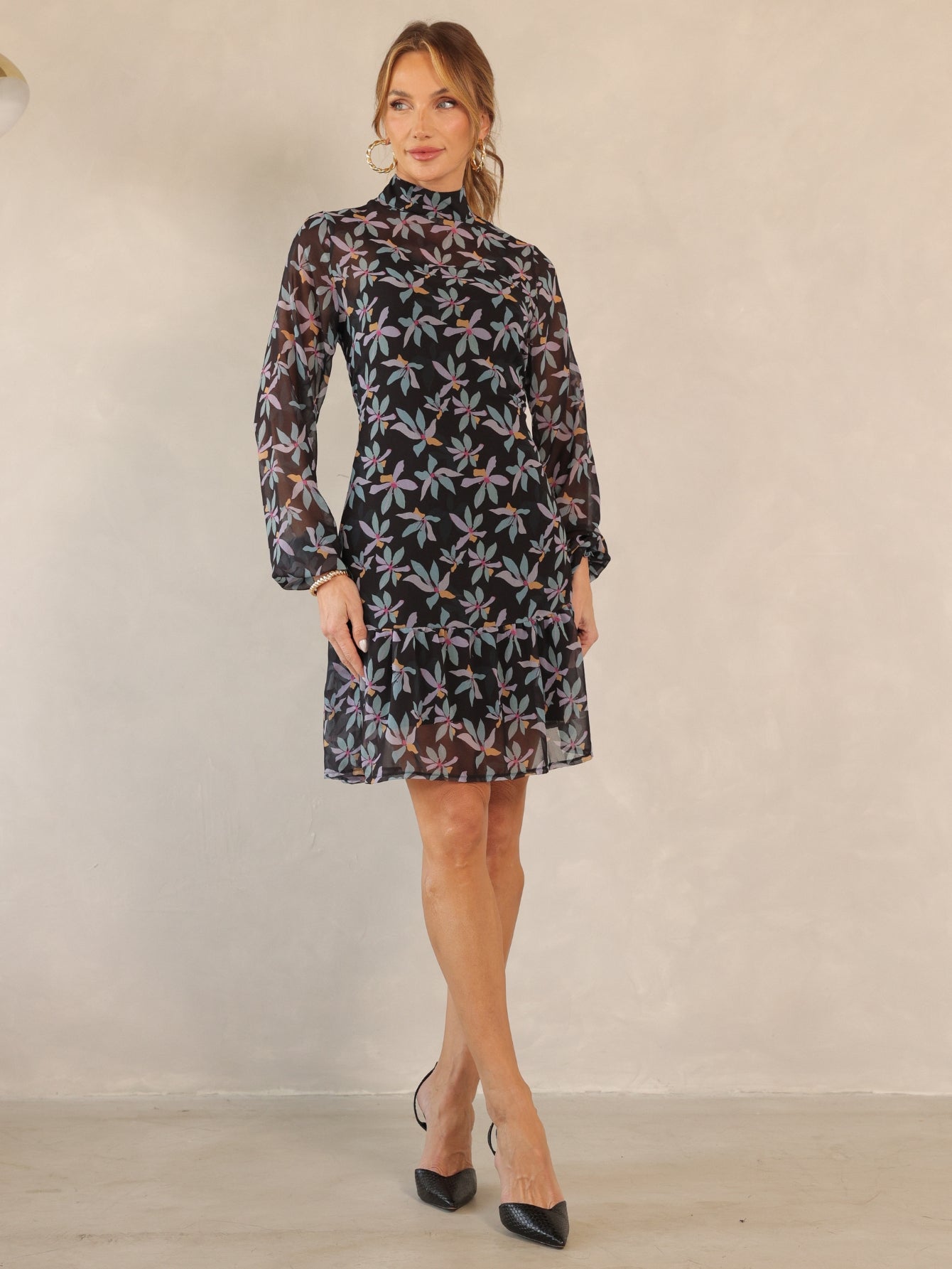 Vestido Curto Crepe Estampado Manga Longa, Gola Alta, Forrado - Daiane