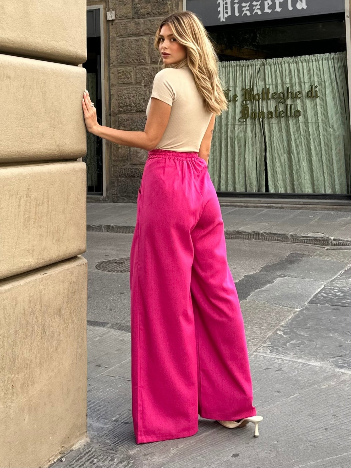 Calça Pantalona de Linho Cintura Alta com Elástico e Bolso Lateral Carmela