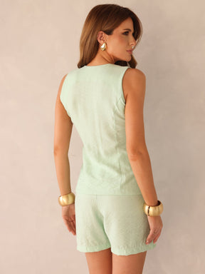 Conjunto Ester em Viscose texturizada shorts saia clássico com regata com botões naturais