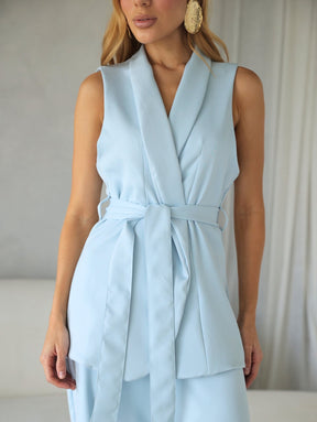 Conjunto em Alfaiataria Colete em V com Faixa e Calça Modelagem Reta Monique