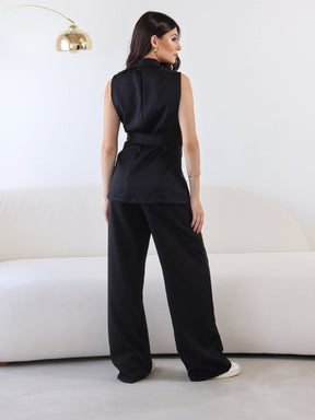 Conjunto em Alfaiataria Colete em V com Faixa e Calça Modelagem Reta Monique