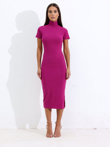 Vestido Midi Gola Alta Canelado com Fenda Lateral Cacharrel Mariah