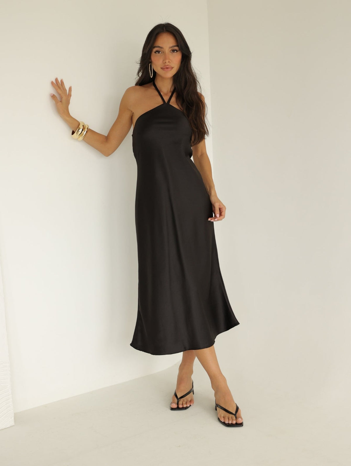 Vestido midi acetinado Sleep dress elegante e confortável Wendy