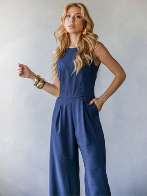 Macacão Feminino Alfaiataria Débora com Bolsos Laterais e Zíper nas Costas