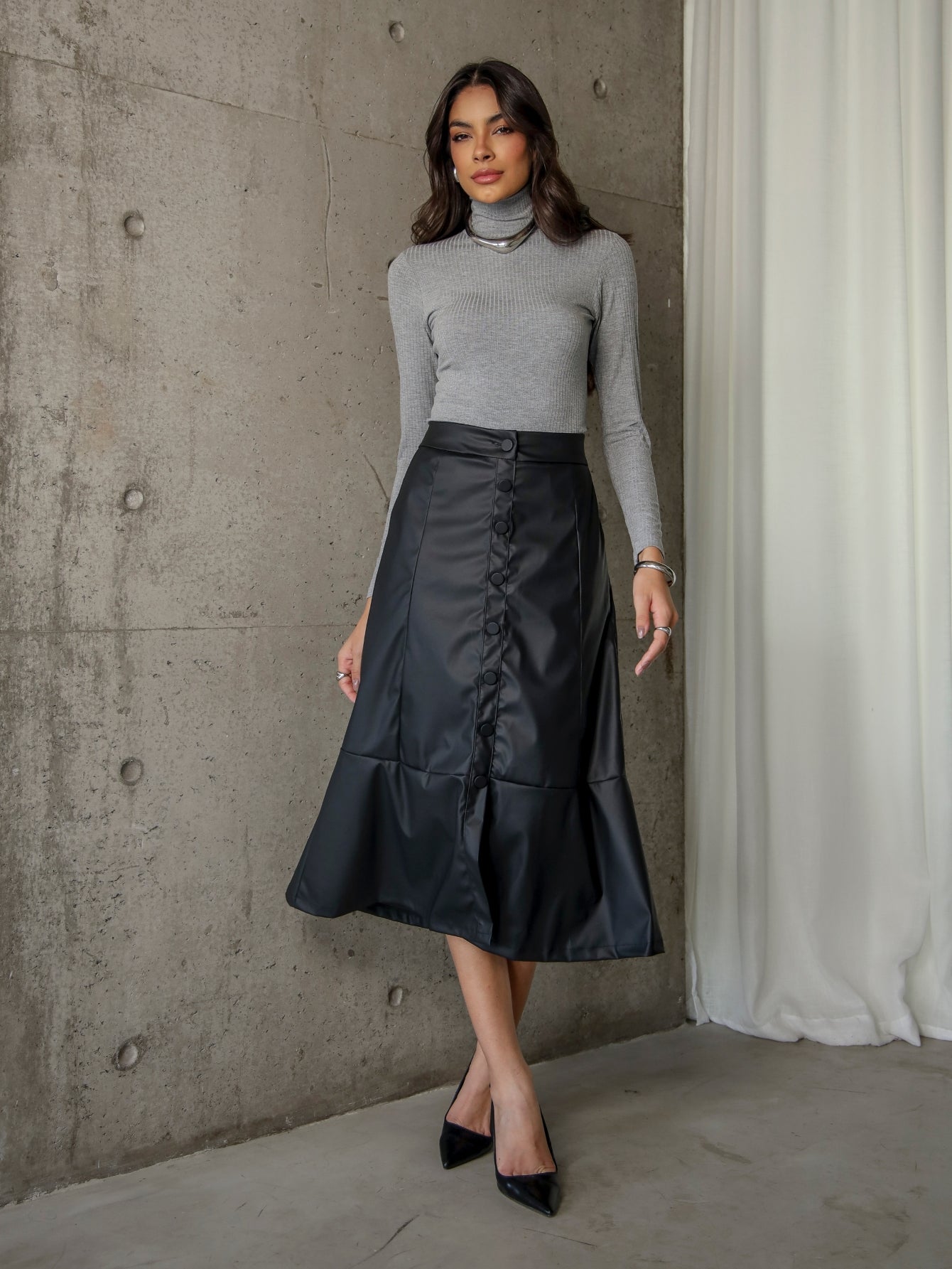 Saia Evasê de Couro Sintético Amara