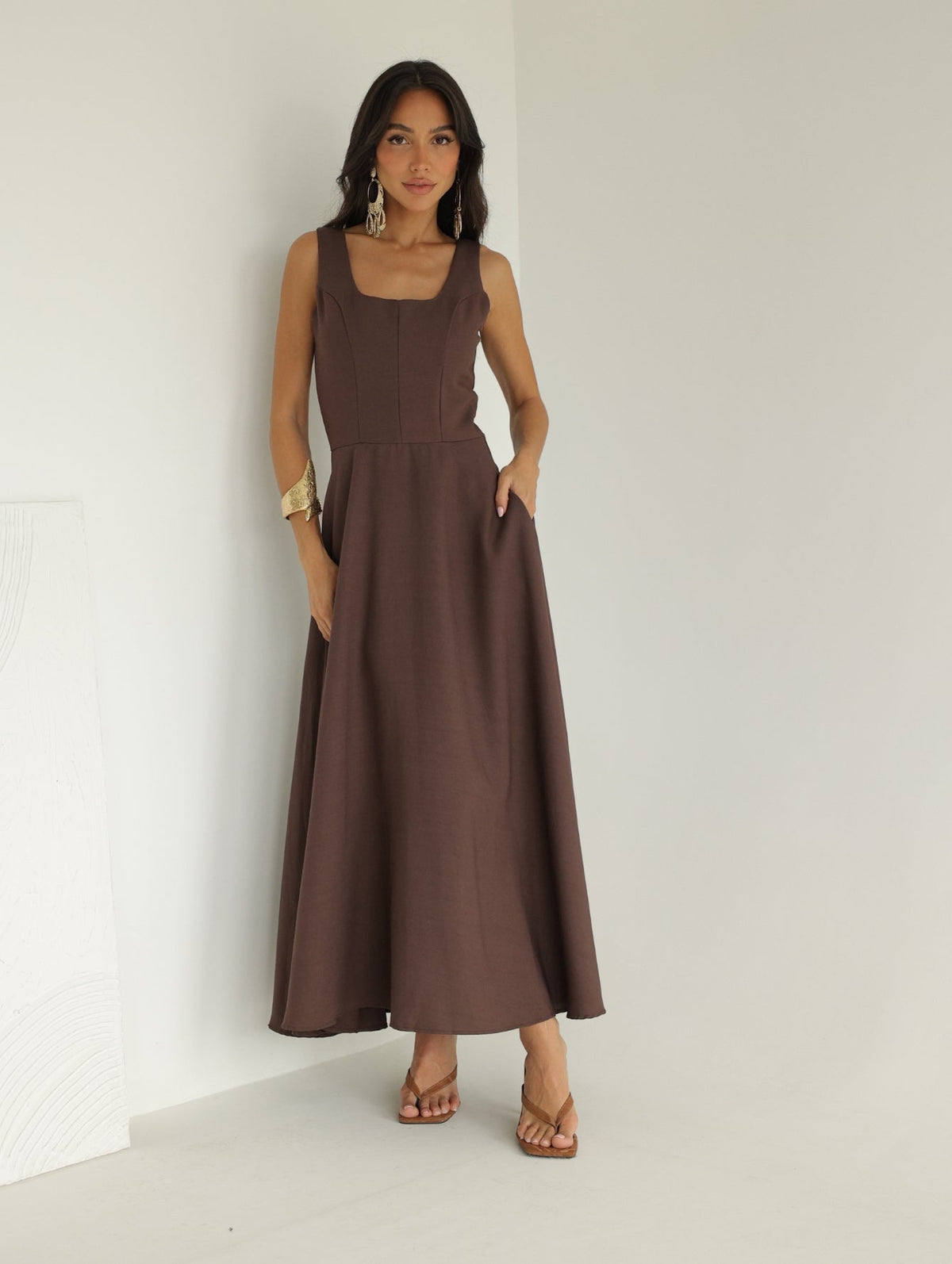 Vestido Longo Alfaiataria Decote Quadrado e Bolsos Yanca