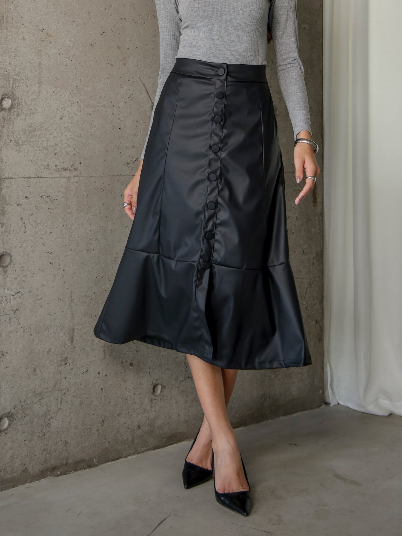 Saia Evasê de Couro Sintético Amara