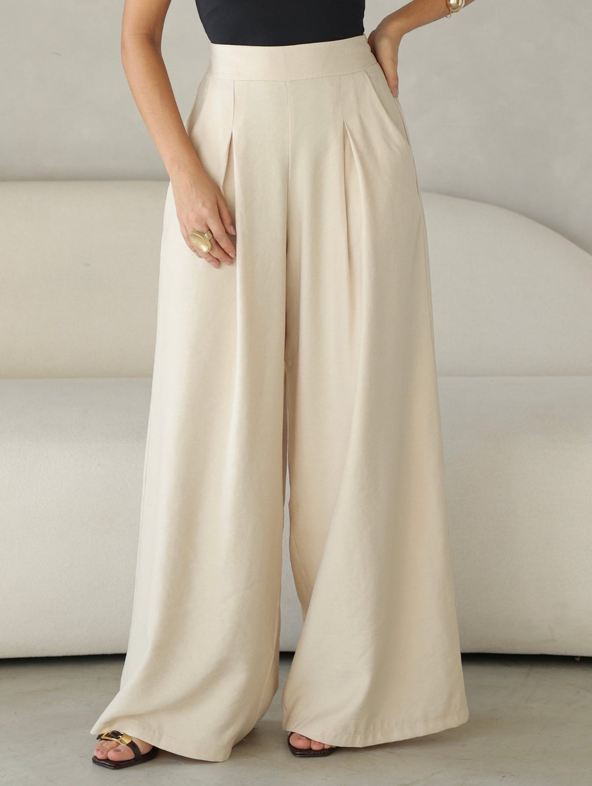 Calça Pantalona Alfaiataria Cintura Alta com Elástico e Bolso Lateral Carmela