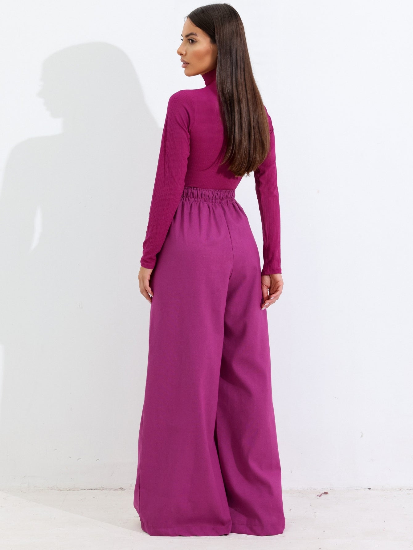 Calça Pantalona de Linho Cintura Alta com Elástico e Bolso Lateral Carmela