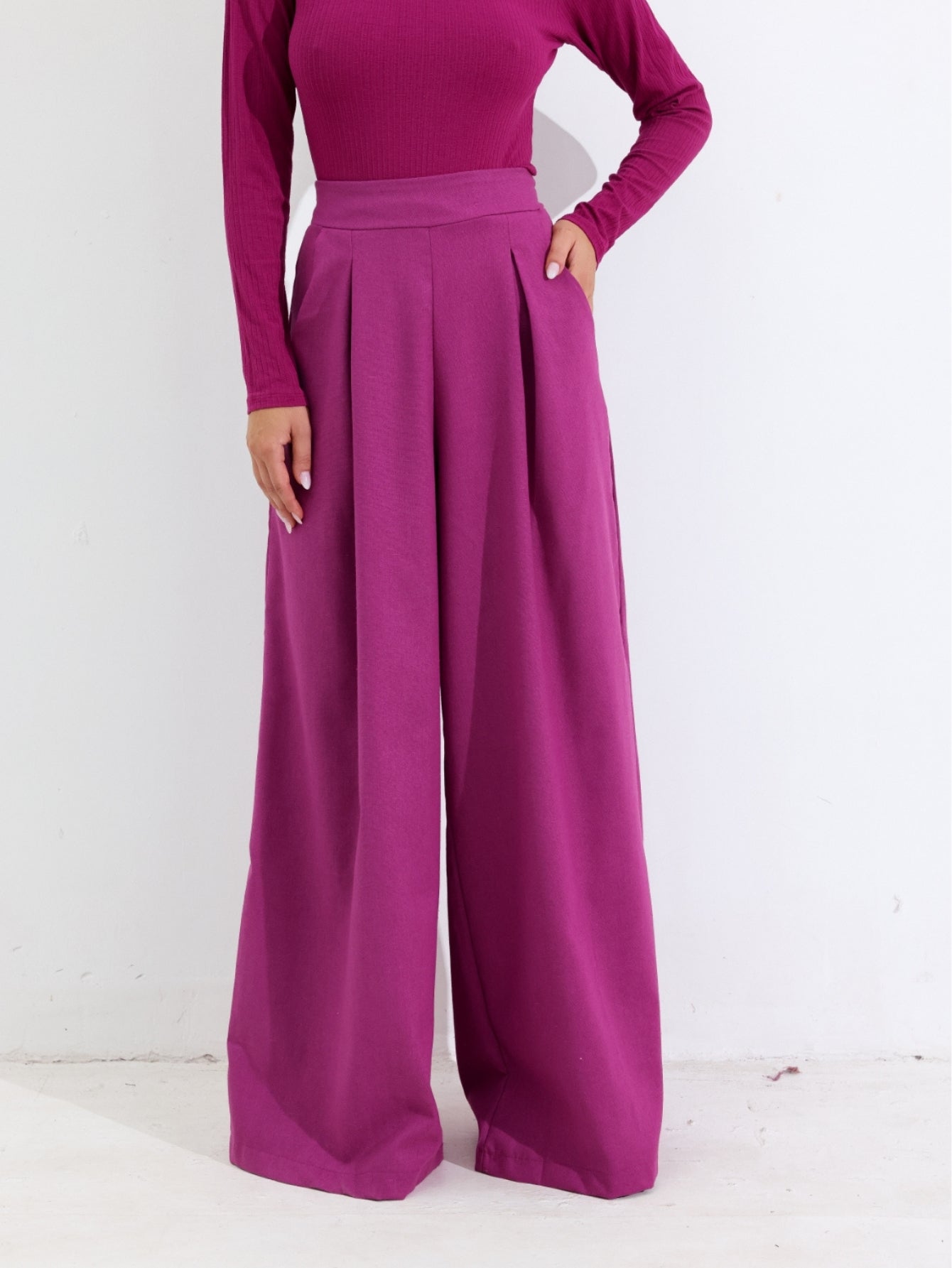 Calça Pantalona de Linho Cintura Alta com Elástico e Bolso Lateral Carmela