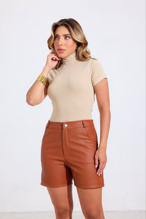 Shorts Feminino Cintura Alta em Couro Sintético Rebeca