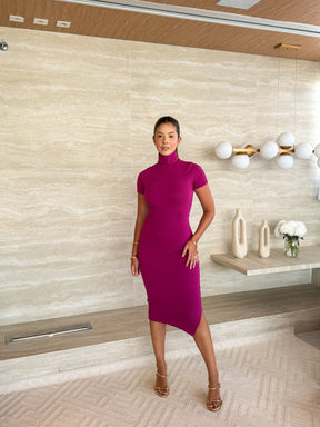 Vestido Midi Gola Alta Canelado com Fenda Lateral Cacharrel Mariah
