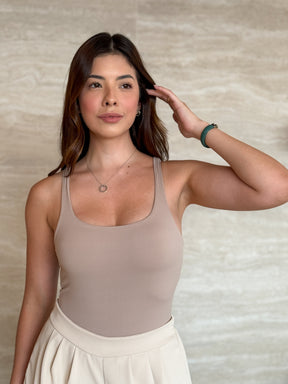 Body Classico em Decote Quadrado e Alças Retas Juliana