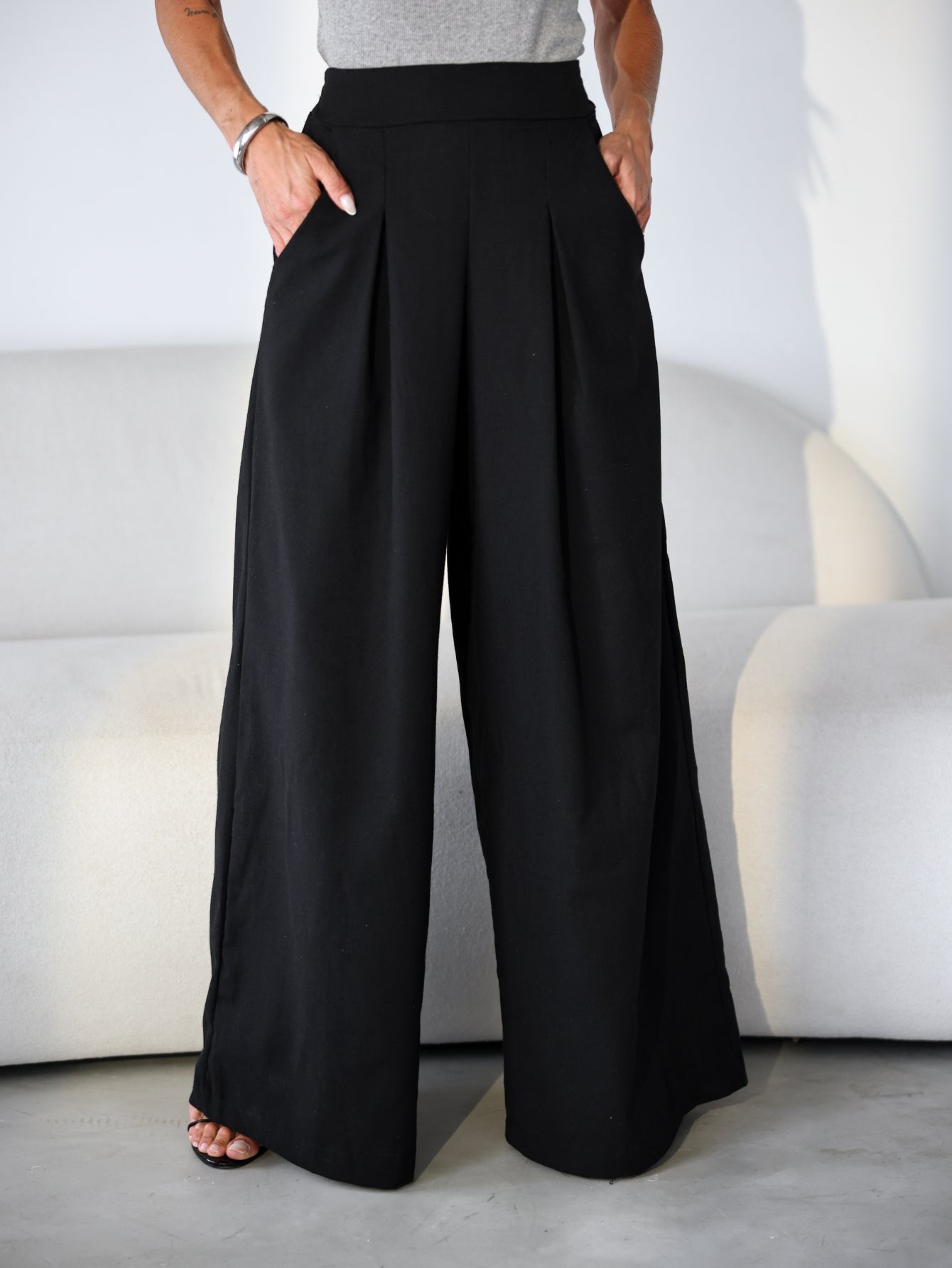 Calça Pantalona de Linho Cintura Alta com Elástico e Bolso Lateral Carmela
