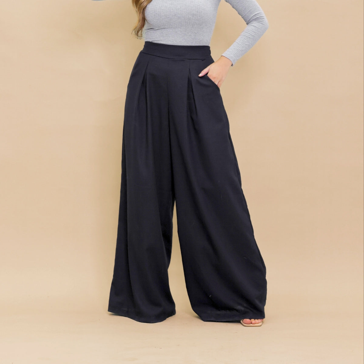 Calça Pantalona de Linho Cintura Alta com Elástico e Bolso Lateral Carmela