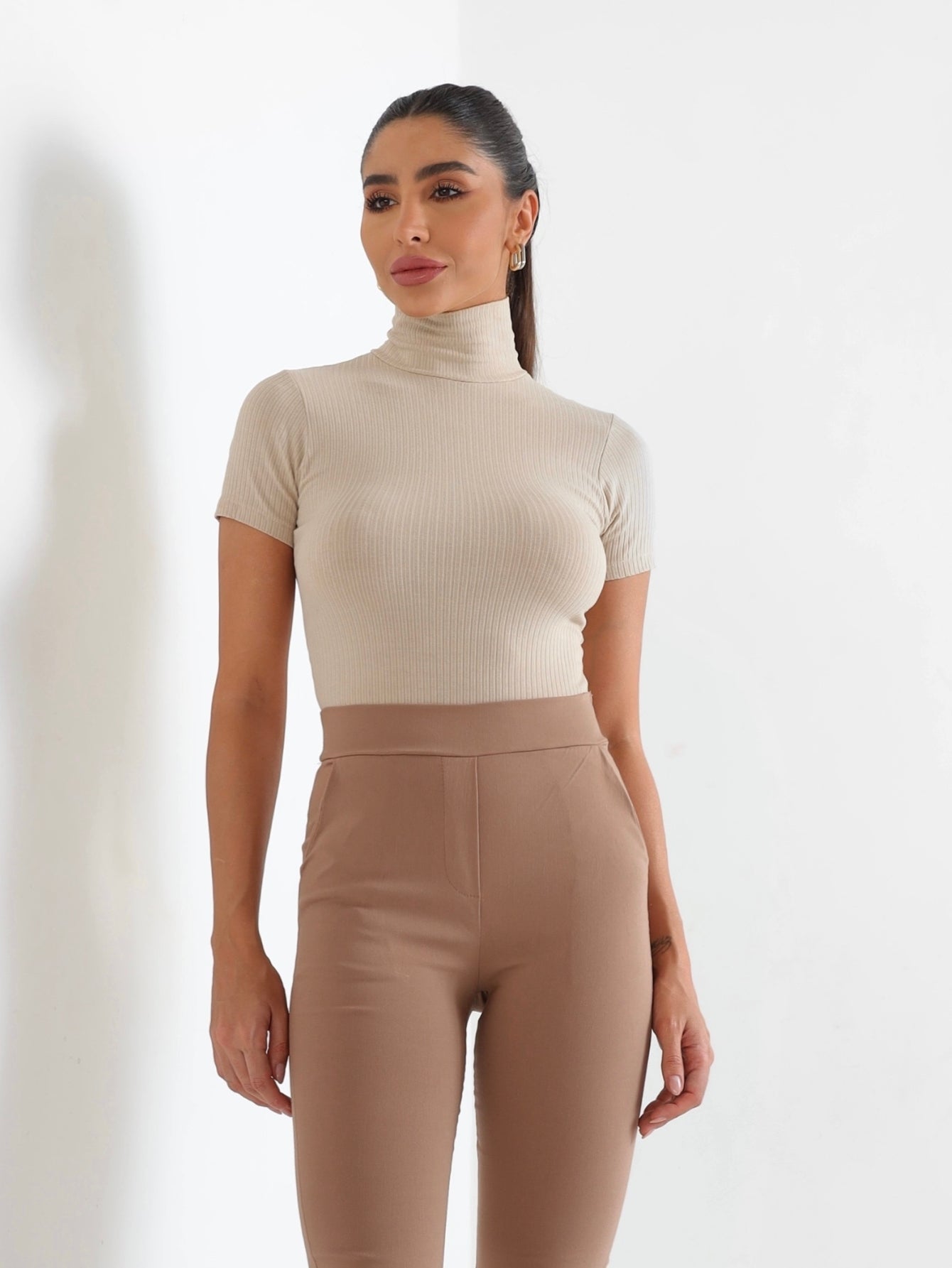 Blusa Manga Curta Canelada Gola alta Cacharrel